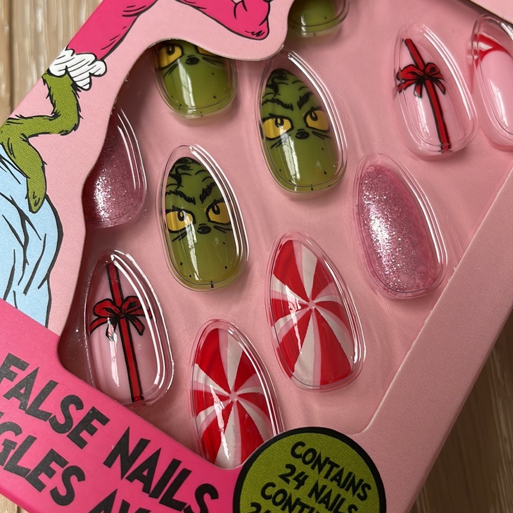 Grinch Nails - Picture 3 of 5